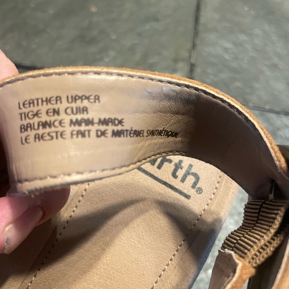 Earth Tan wedge upper heels  with Star Perforations size 9w - Picture 13 of 13